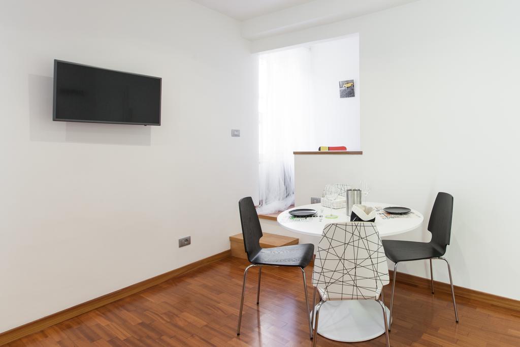 Urbana Lodge, Monti Rom